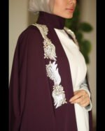 ⁦عباية خُزامى | أنوثة بلون ملكي⁩ - الصورة ⁦2⁩