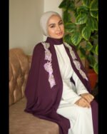 ⁦عباية خُزامى | أنوثة بلون ملكي⁩ - الصورة ⁦5⁩