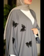 ⁦عباية رفـيف | خفّة تنساب بأناقة⁩ - الصورة ⁦3⁩