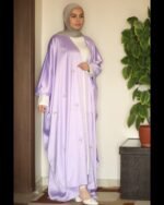 ⁦عباية توليب - فخامة الساتان بحضور لا يُنسى⁩ - الصورة ⁦2⁩